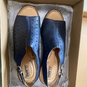 Comfortable Born Sandals 9.5. New in box